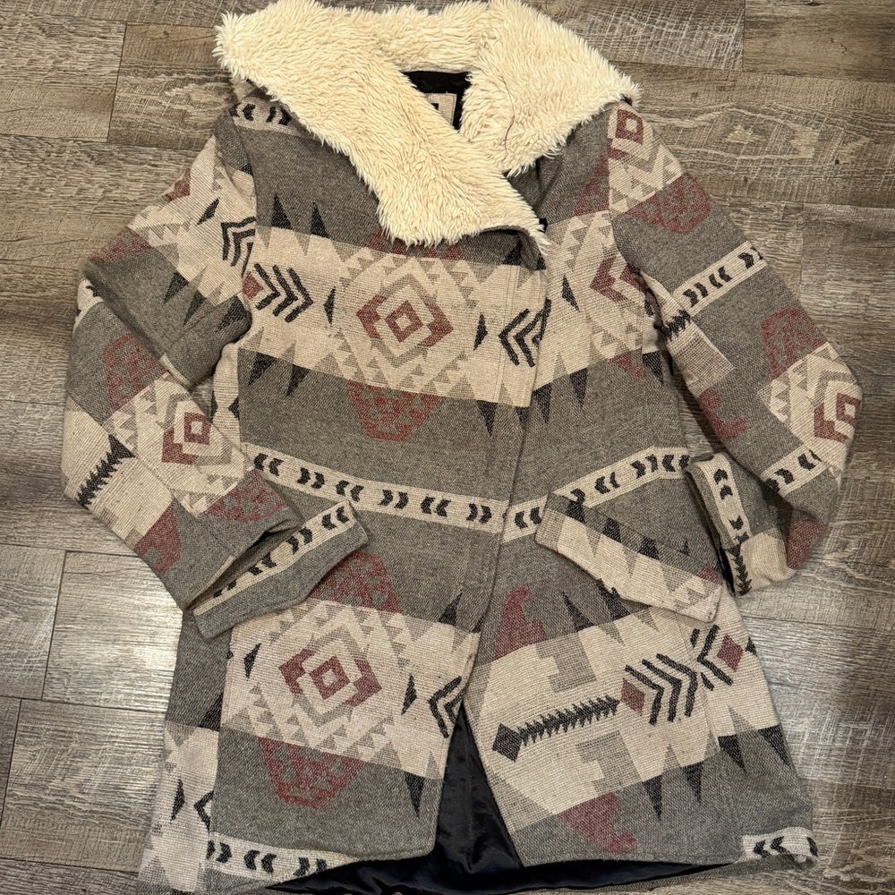 Me Jane Geometric Pattern Teddy Jacket with Faux Fur Collar